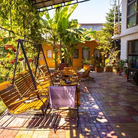 Гостевой Дом У Левы Hotel Gagra Exterior photo