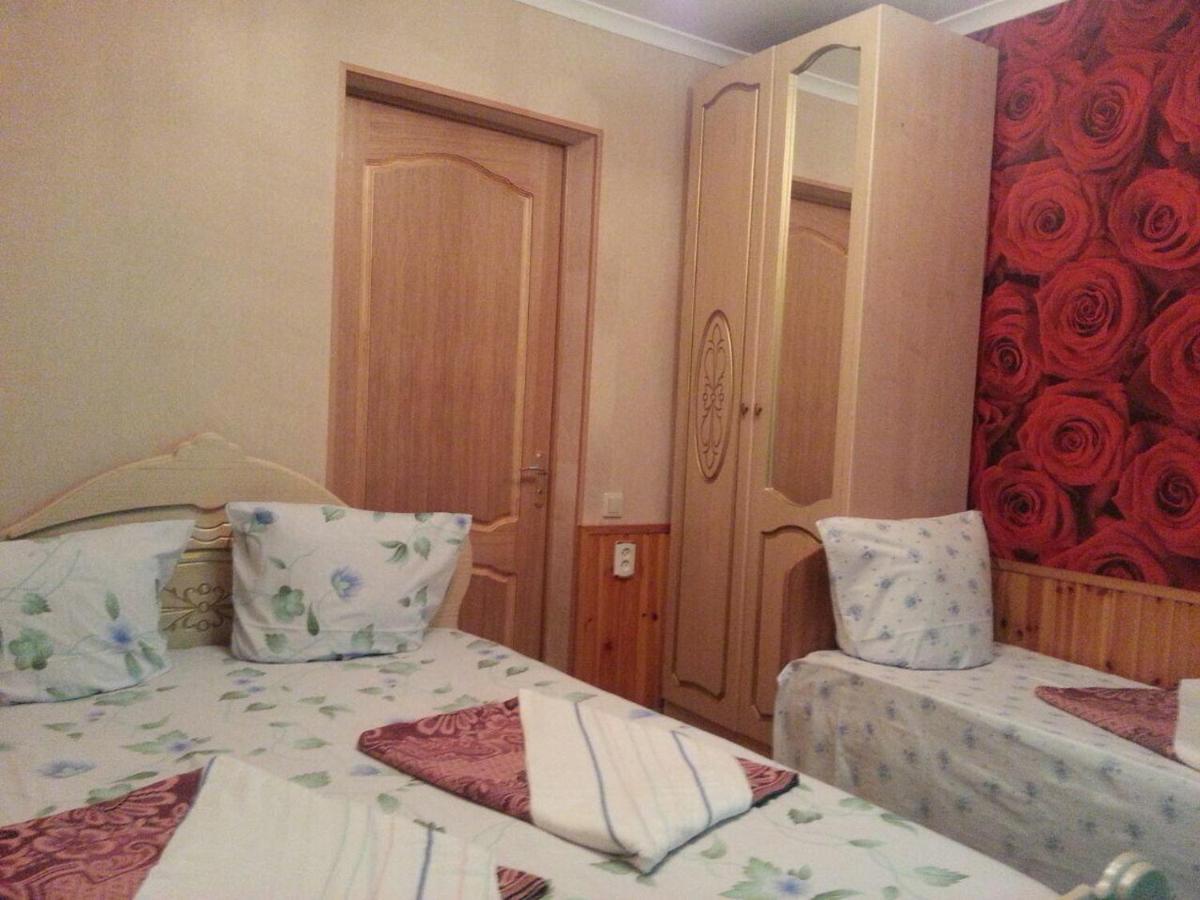 Гостевой Дом У Левы Hotel Gagra Exterior photo