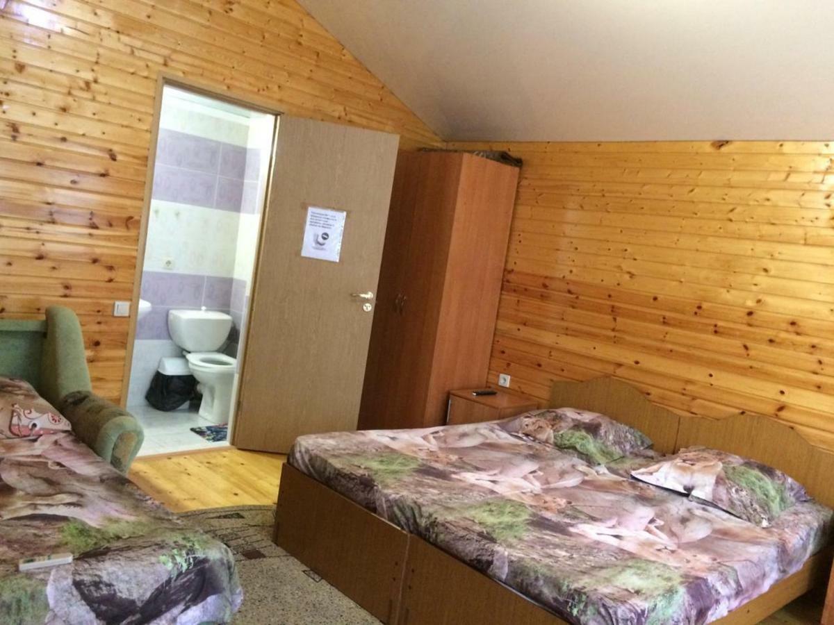 Гостевой Дом У Левы Hotel Gagra Exterior photo